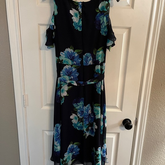 Jessica Howard Cold Shoulder Dress - Picture 3 of 4